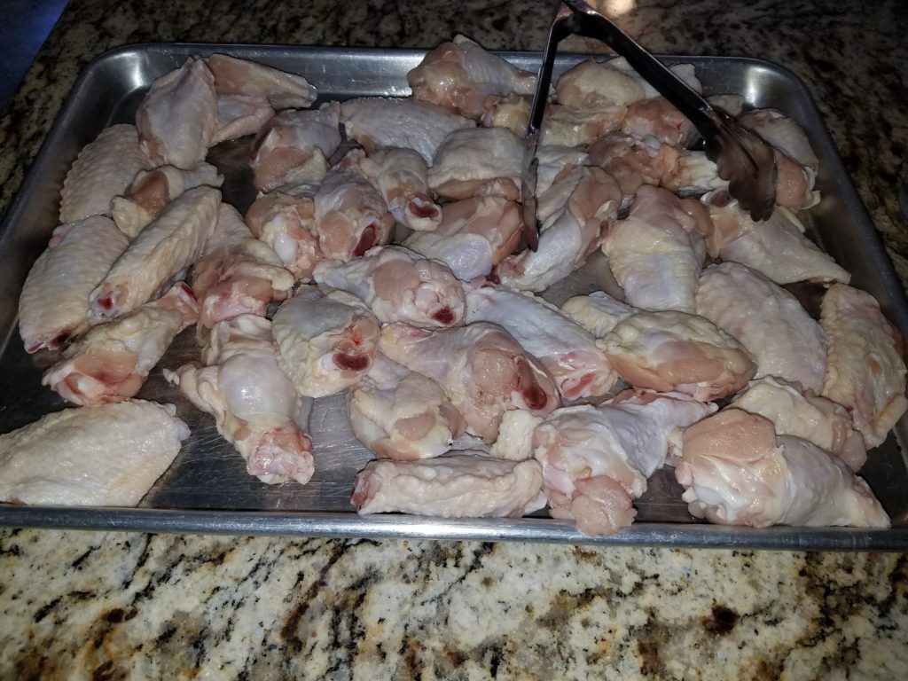 40 raw chicken wings, lightly seasoned with salt and pepper