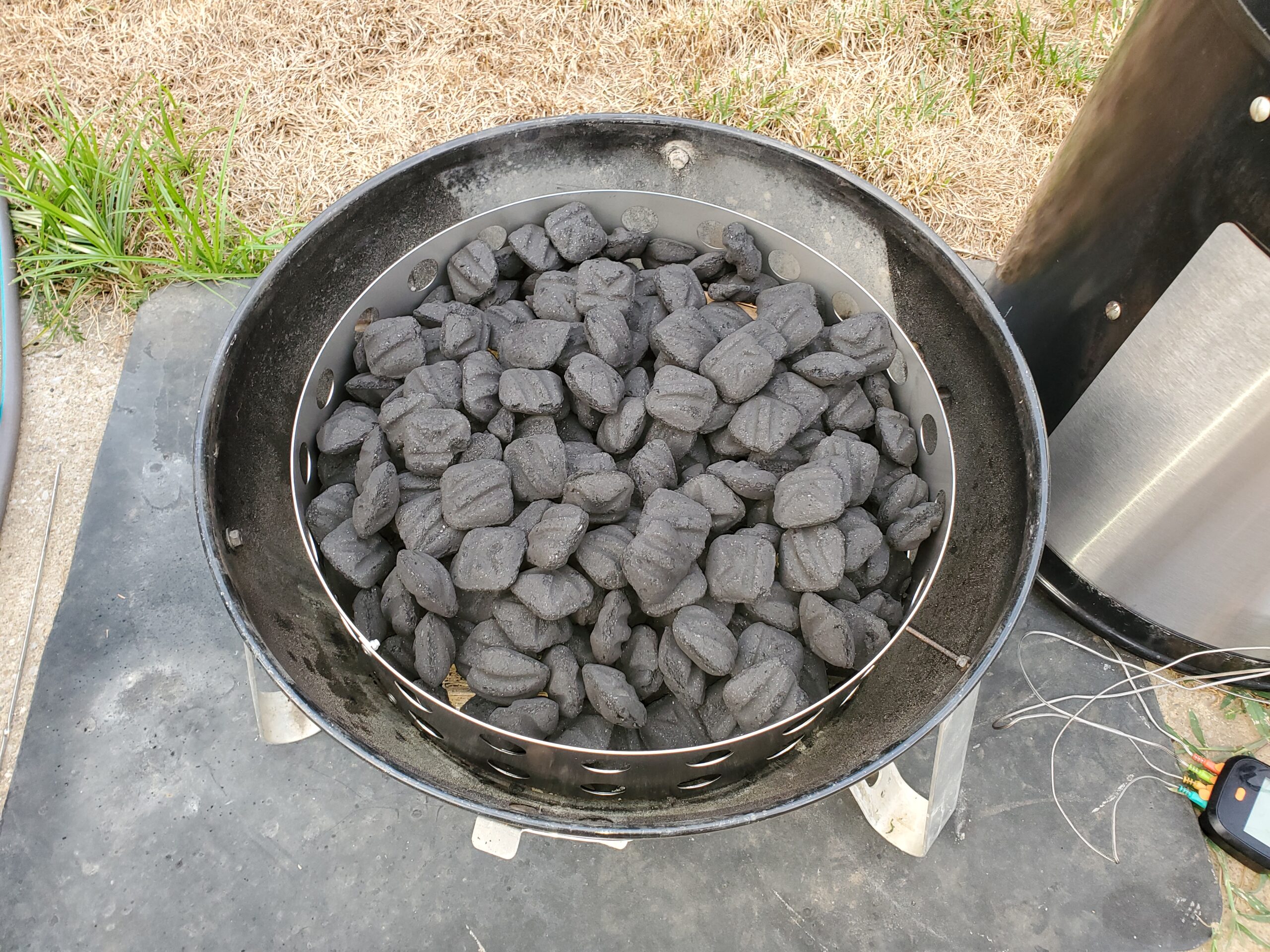 Pulled pork outlet on weber kettle